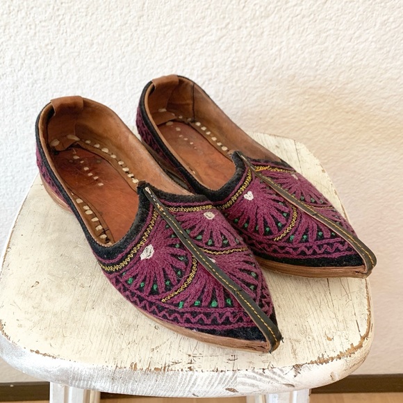 Vintage Shoes - Vintage Handmade Turkish Embroidered Pointy Flats